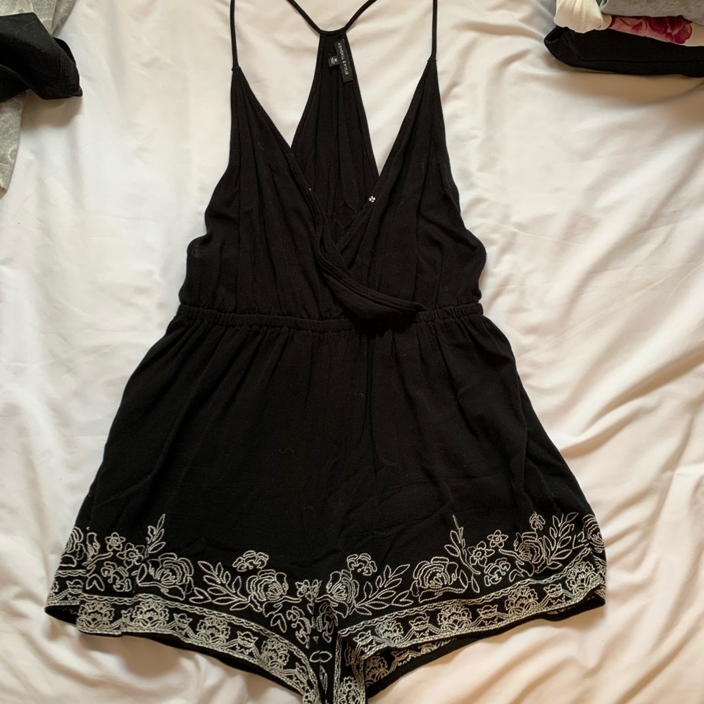KENDALL & KYLIE black floral romper